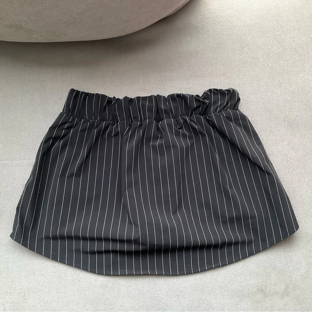 Alo Yoga Pinstripe Daylight Mini Skirt Black/Titanium XXS